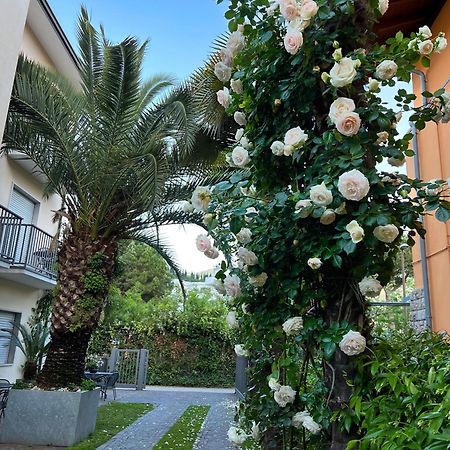 Villa Phoenix - Lake Apartments Riva del Garda Exterior foto