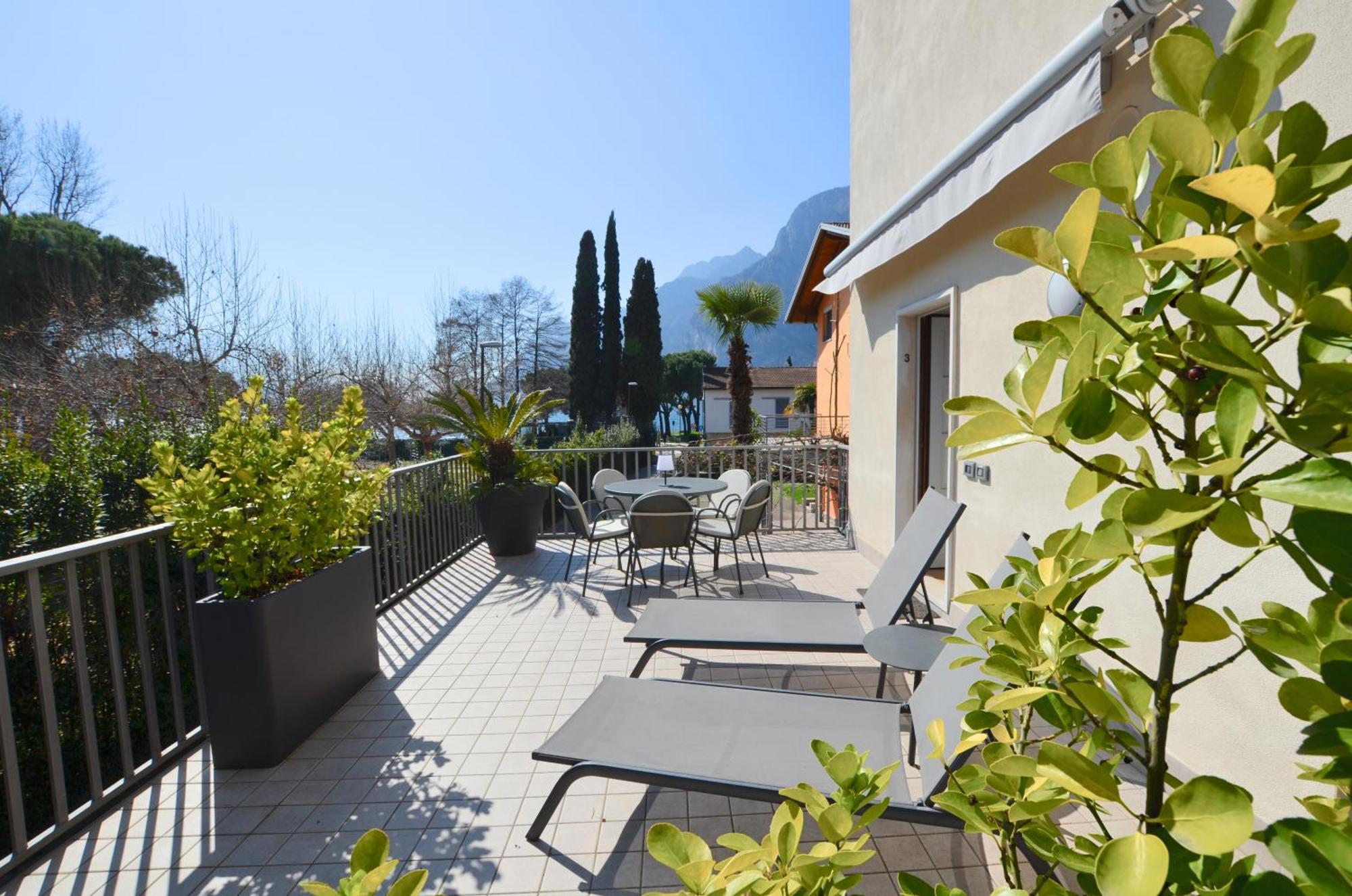 Villa Phoenix - Lake Apartments Riva del Garda Quarto foto