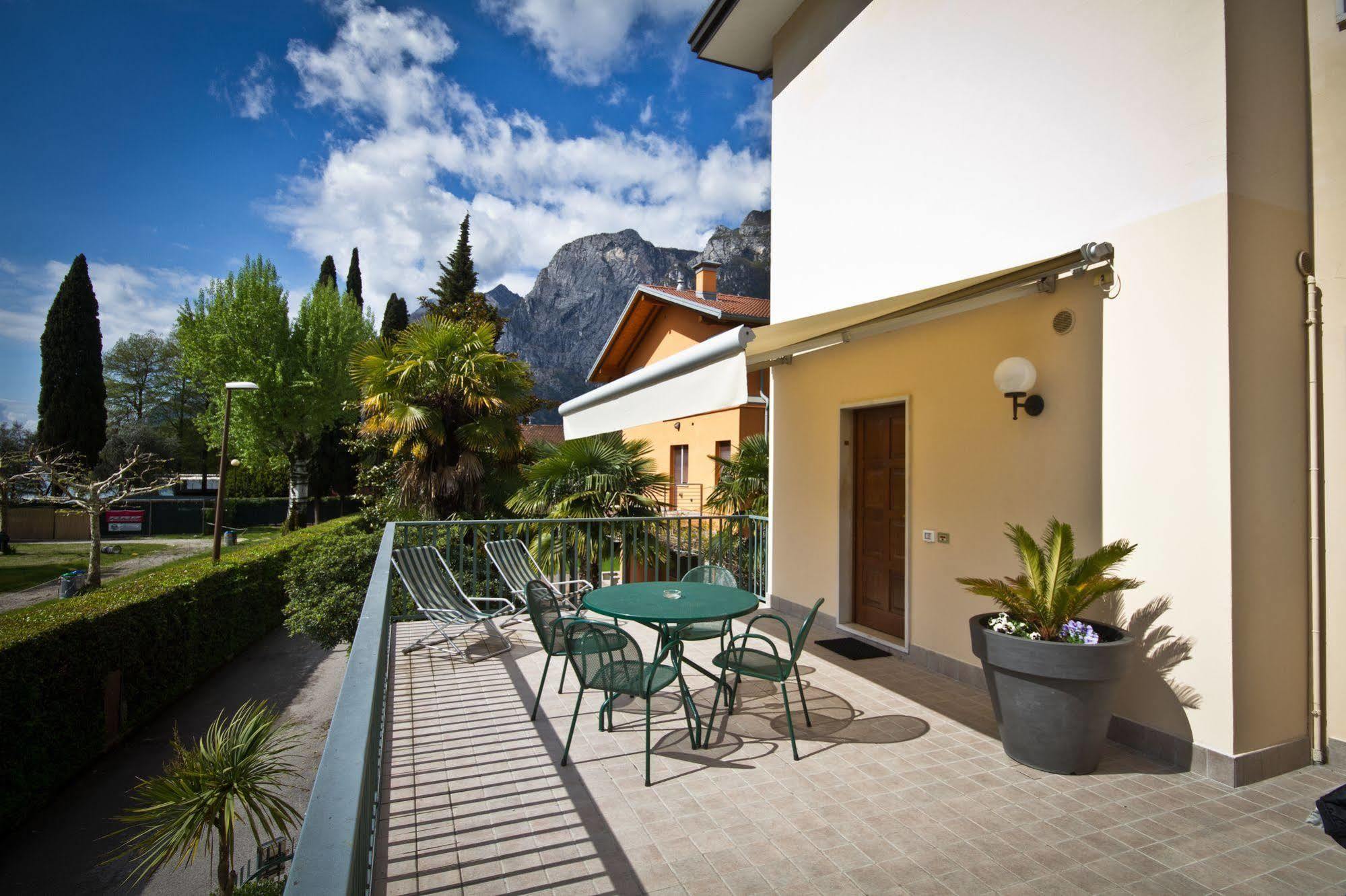 Villa Phoenix - Lake Apartments Riva del Garda Exterior foto