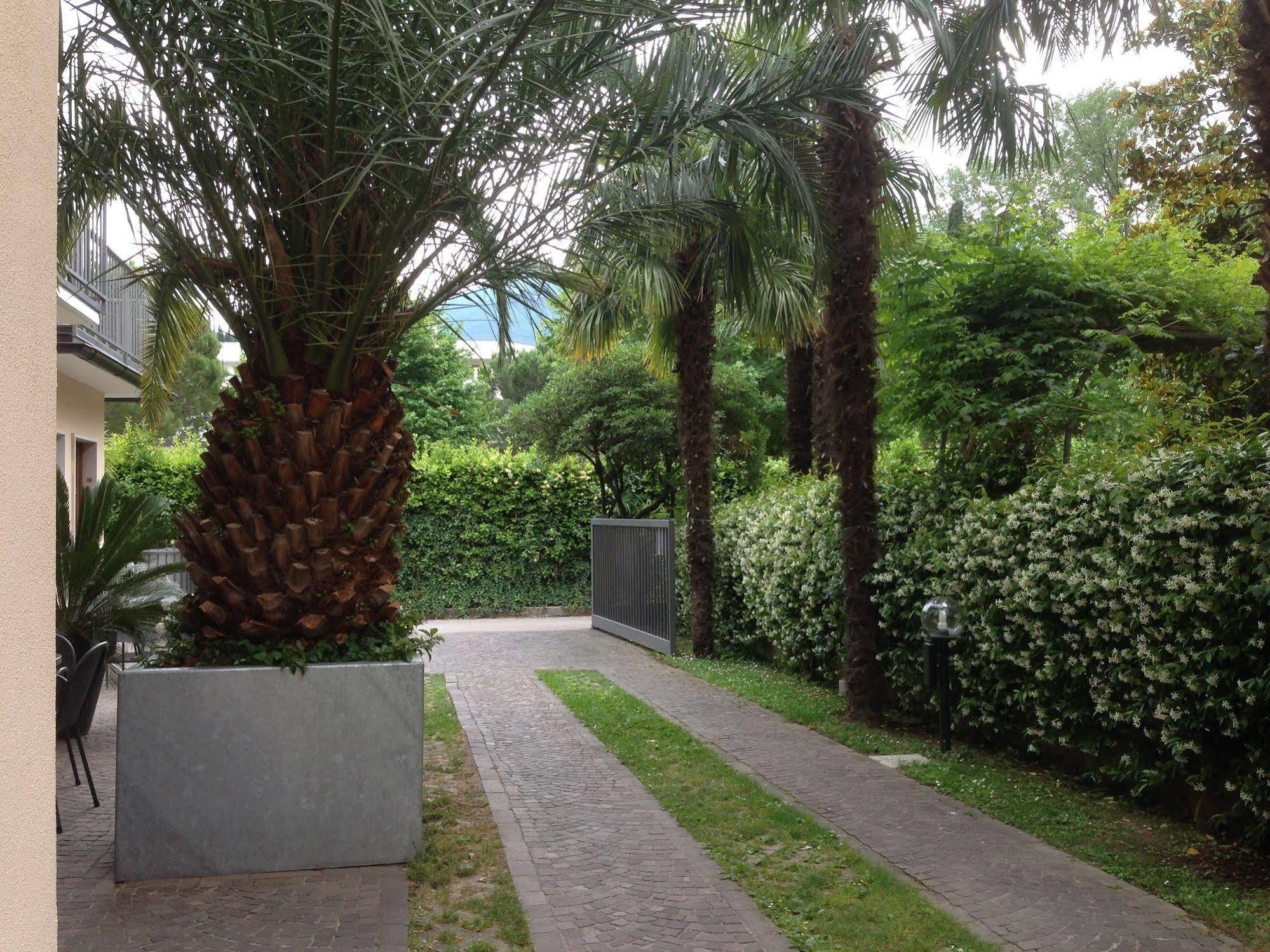 Villa Phoenix - Lake Apartments Riva del Garda Exterior foto