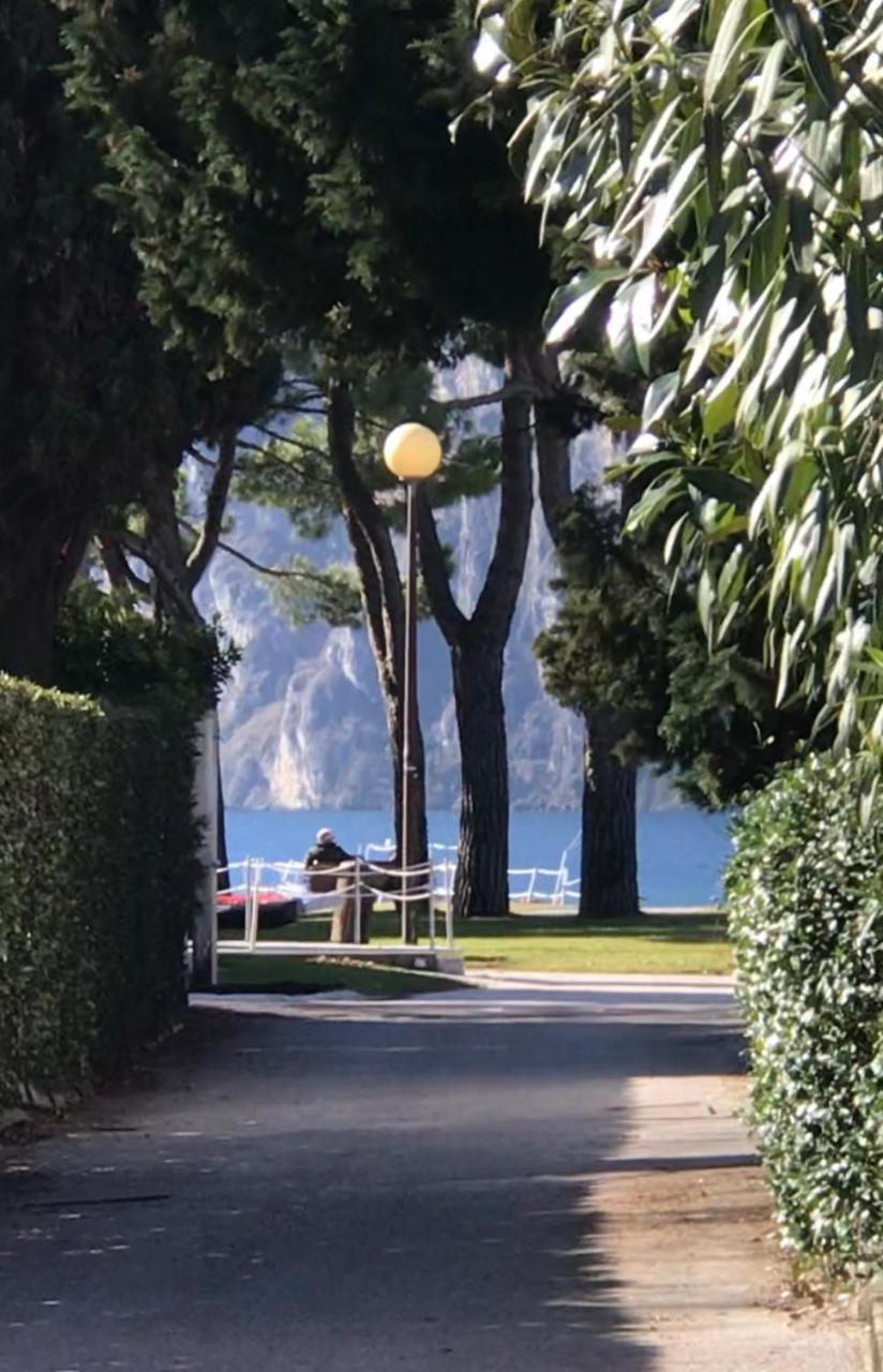 Villa Phoenix - Lake Apartments Riva del Garda Exterior foto